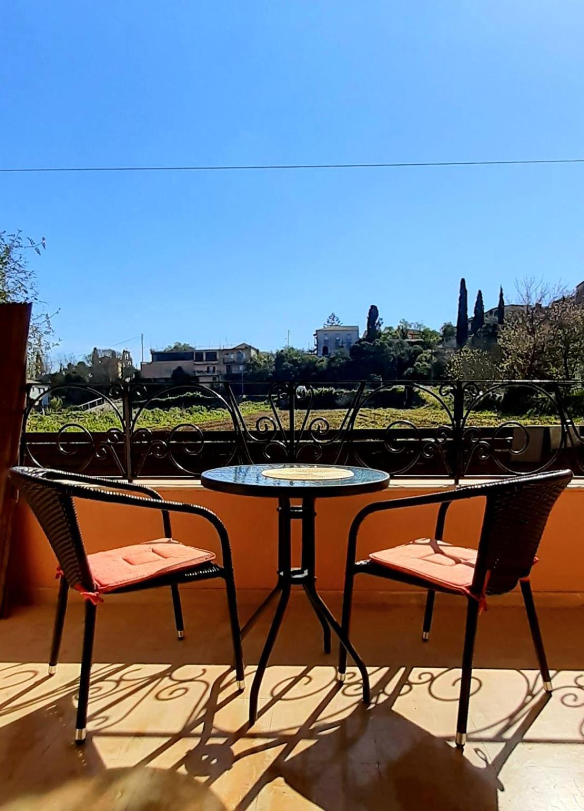 Sunny Almond Apartment