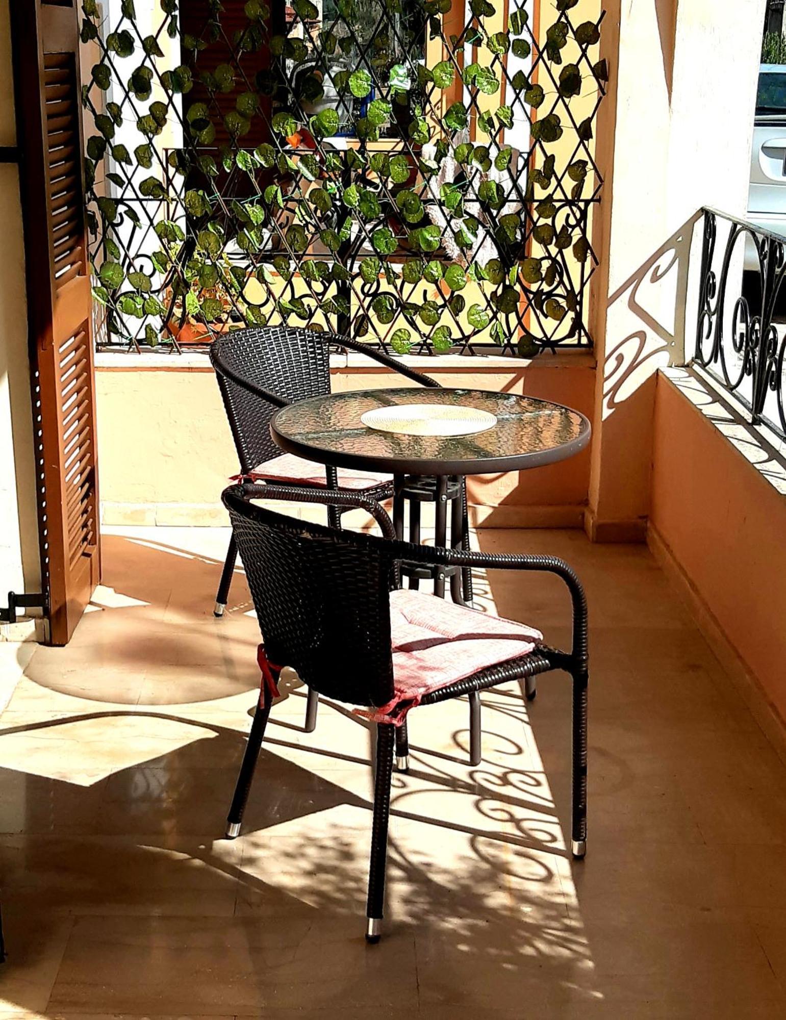 Sunny Almond Apartment *
